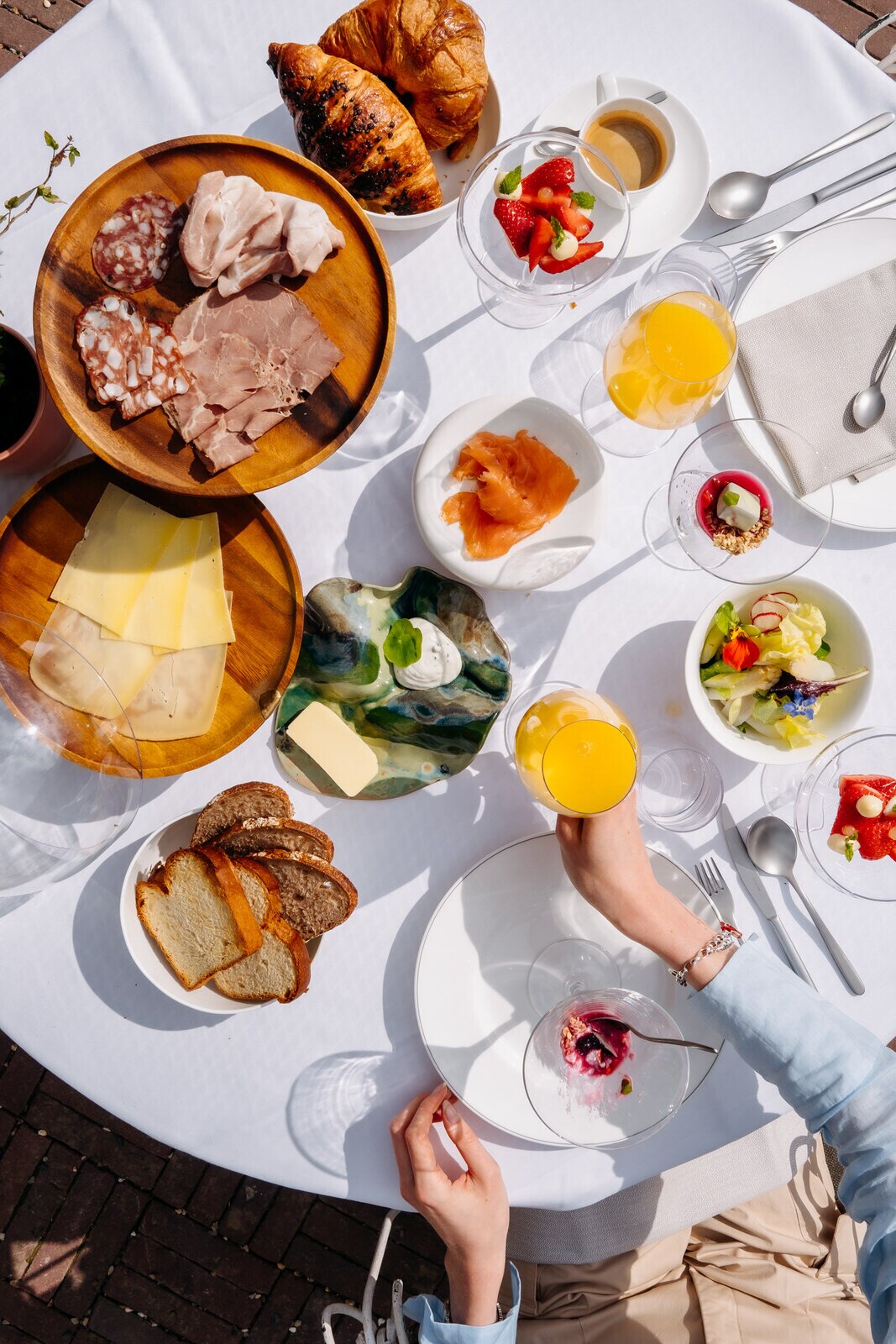 Breakfast terrace Château Neercanne.
