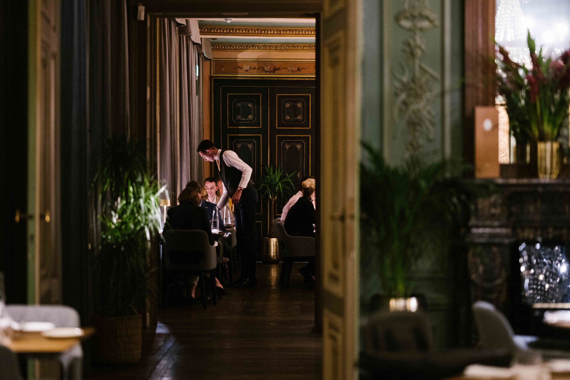 Service aan tafel | Château St. Gerlach.