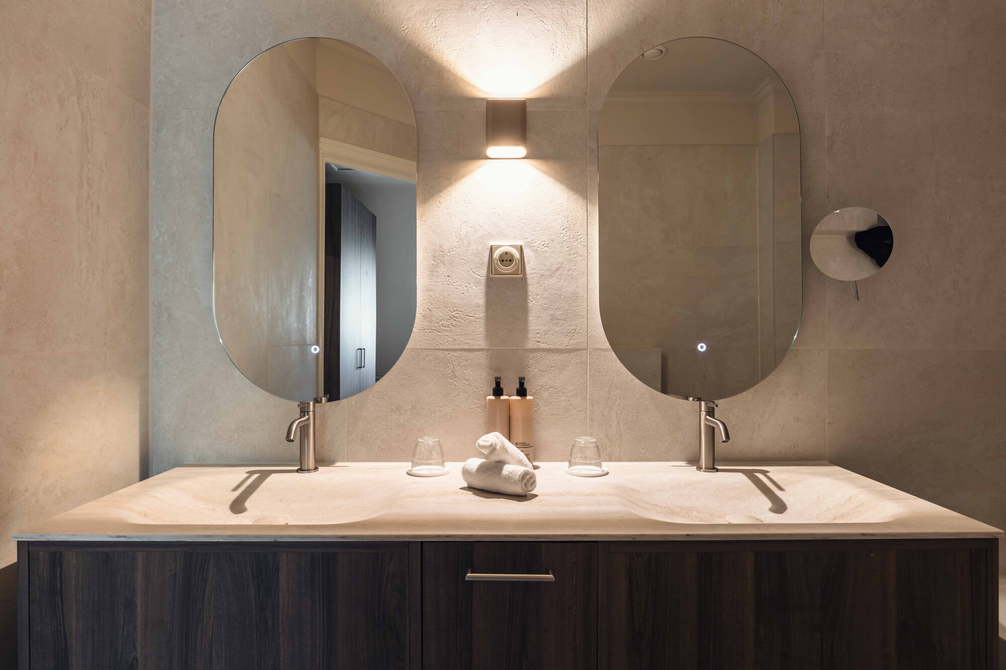 Bathroom mirros one bedroom terrace | Château St. Gerlach.