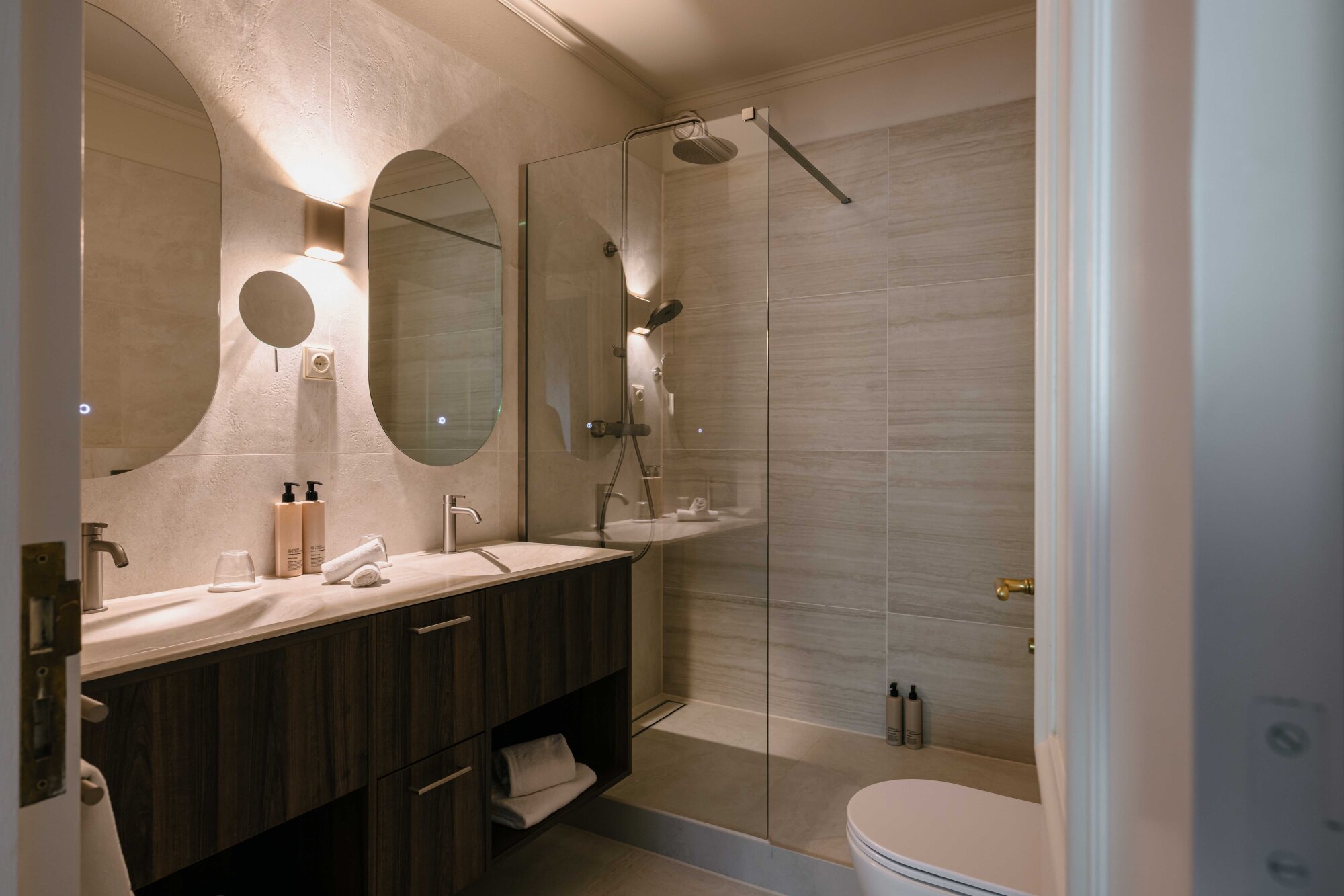 Bathroom two bedroom residence | Château St. Gerlach.