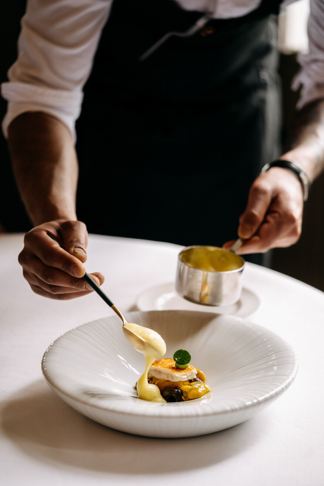 Food serving Restaurant Château Neercanne.