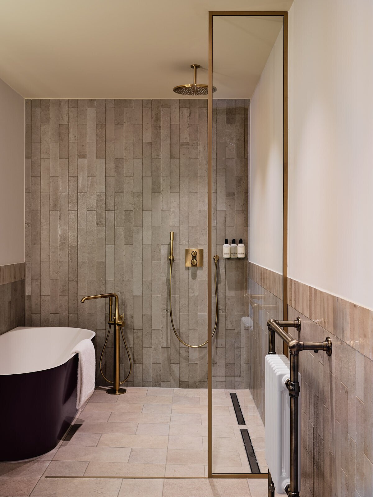 Bathroom Superior Garden Suite.